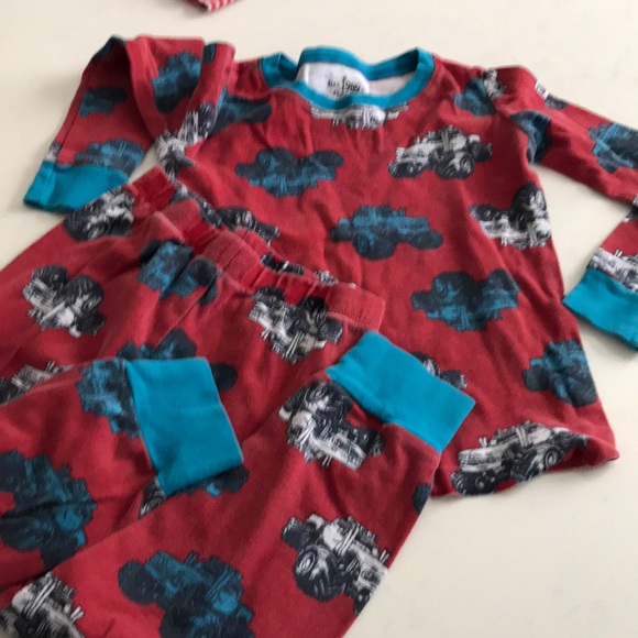 Boys pajamas lot - Picture 3 of 6